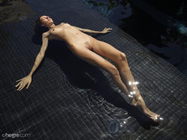 Alya pool pige #1
