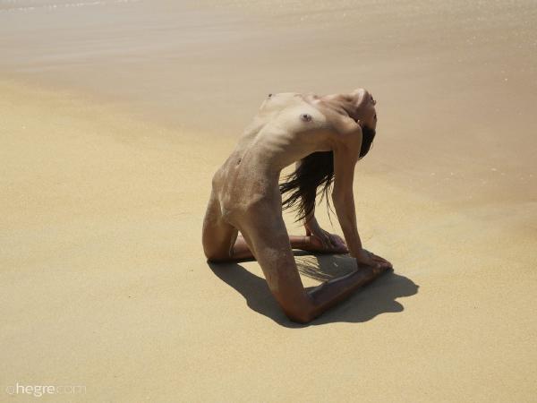 Chloe beach body #7
