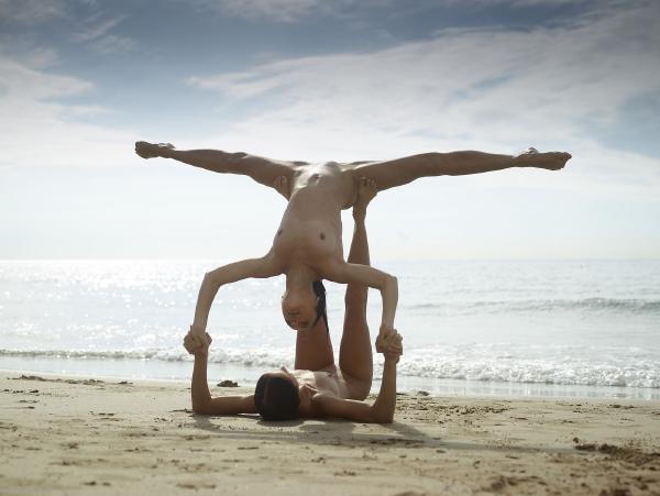 Julietta and Magdalena beach bodies #10